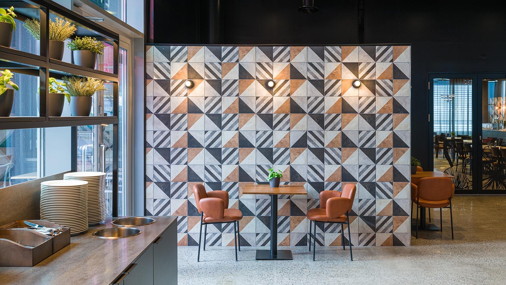 Rune & Berg Designin suunnittelema aamiais- ja ravintolasali Sokos Hotelli Flamingossa