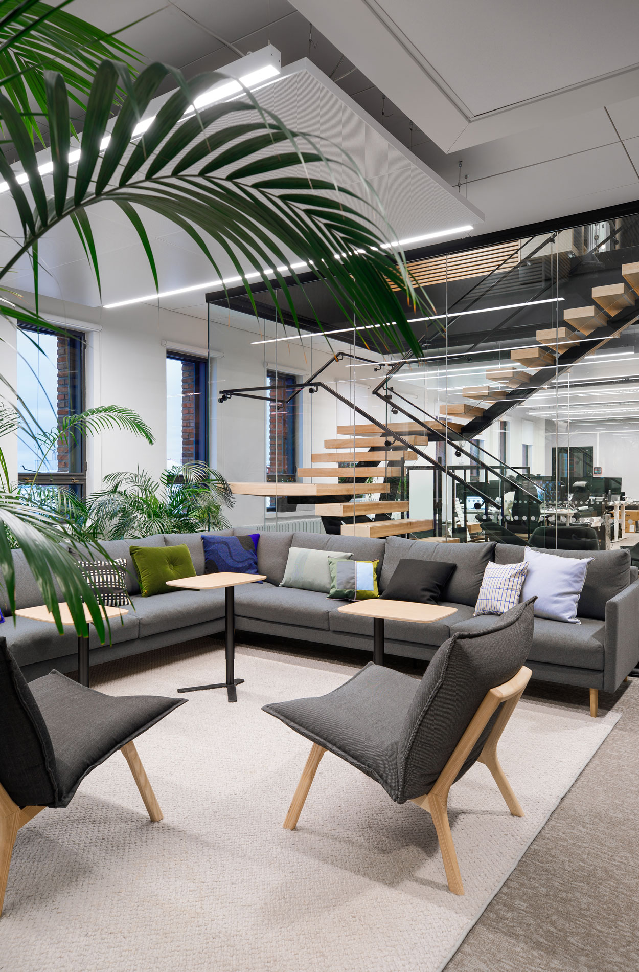 Rune & Berg Designin suunnittelema Futuricen working lounge mahdollistaa myös rentoa oleilemista