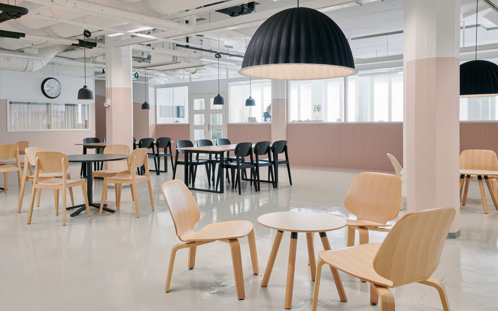 Rune & Berg Designin suunnittelema Aula Työkoti työympäristö