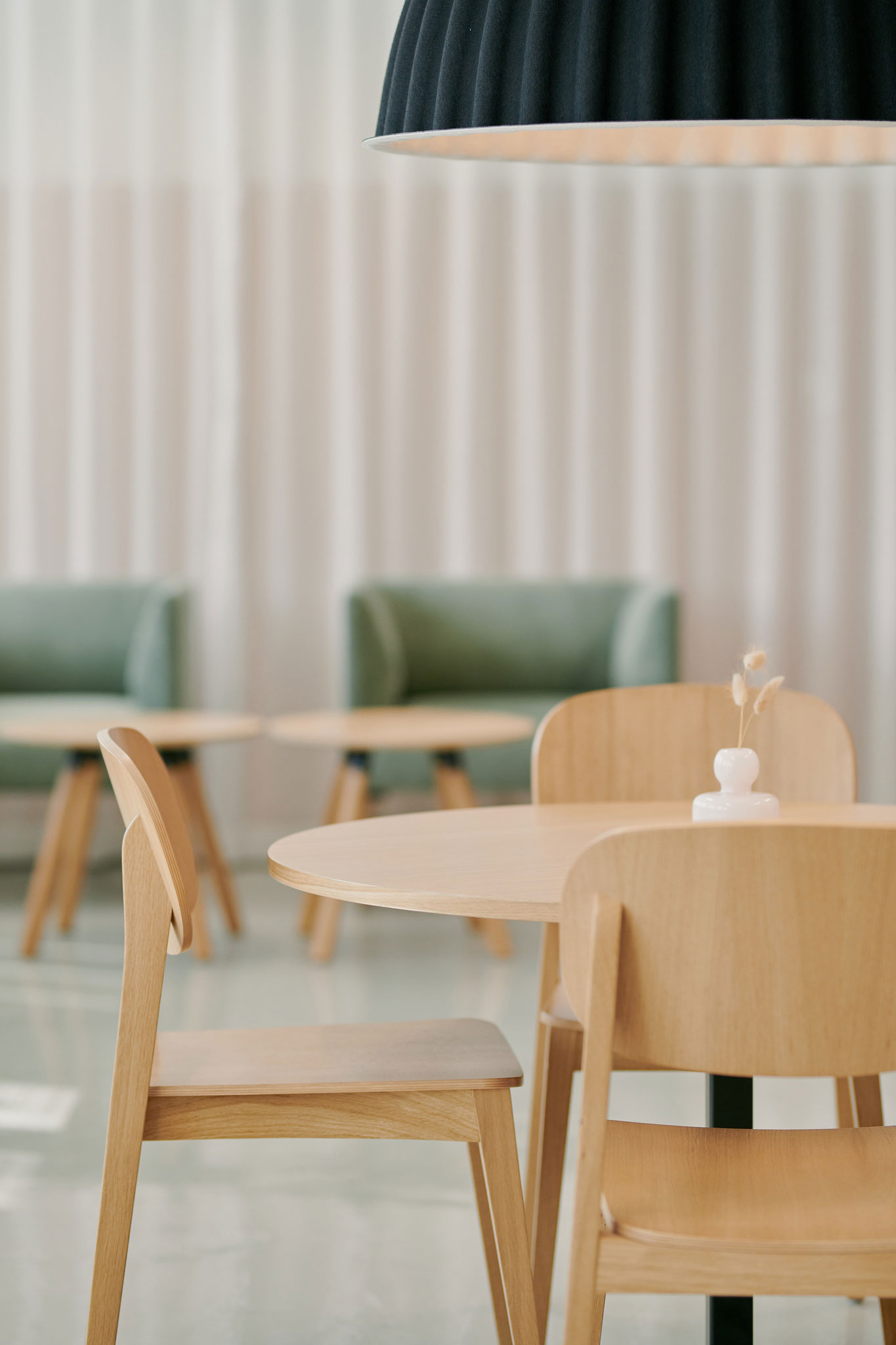 Rune & Berg Designin suunnittelema Aula Työkoti työympäristö