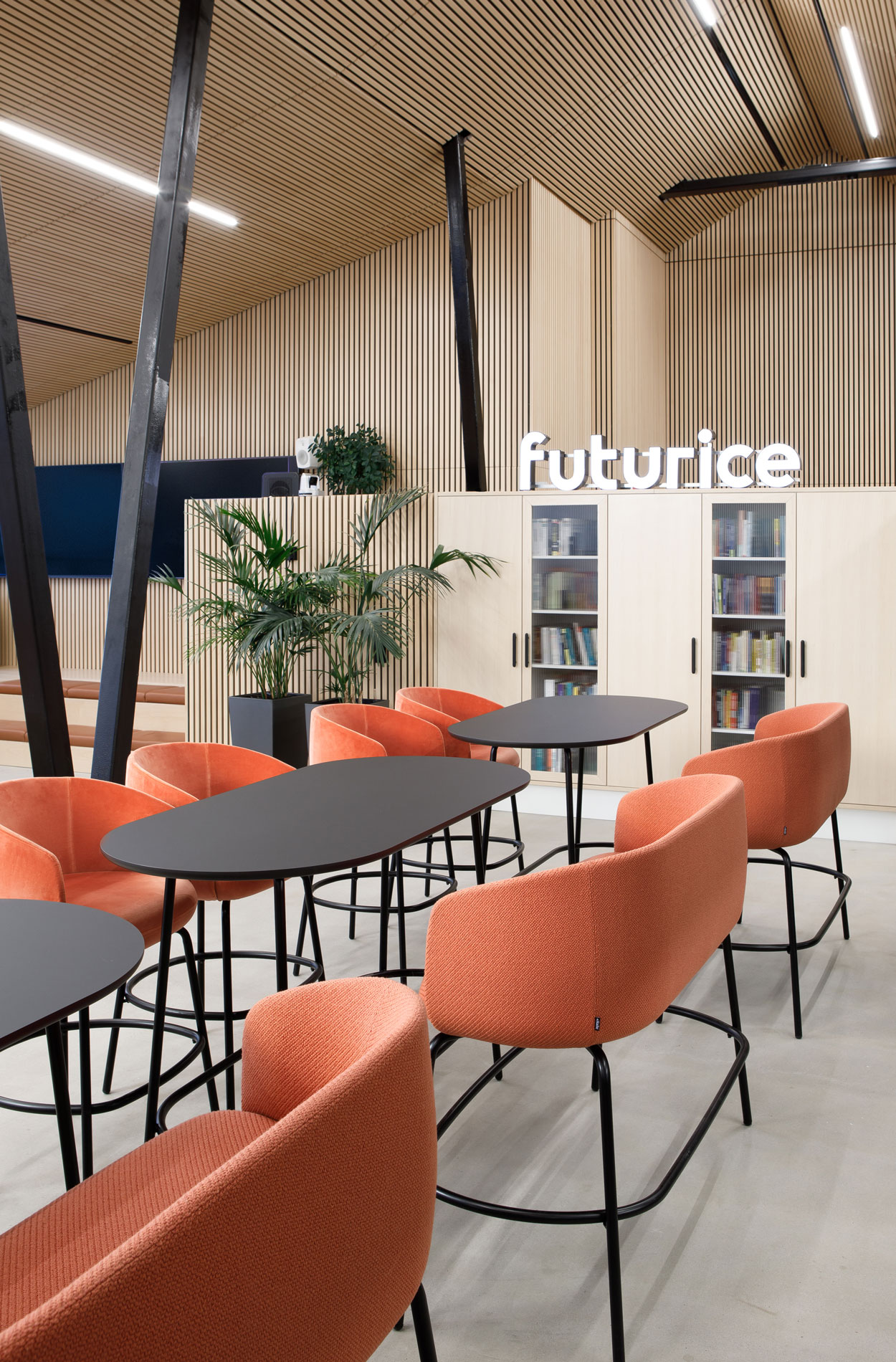 Rune & Berg Designin suunnittelema Futuricen pääkonttori työkahvila