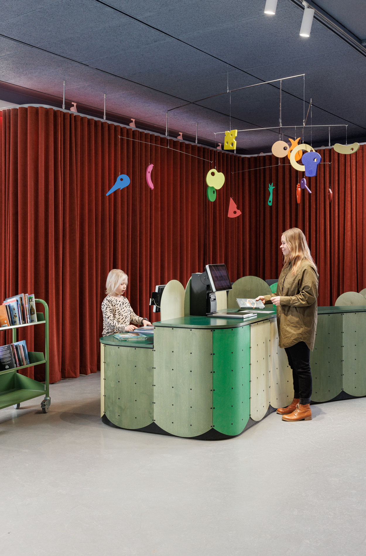 Rune & Berg Designin suunnittelema Jätkäsaaren Kirjasto itsepalvelu ja palautus