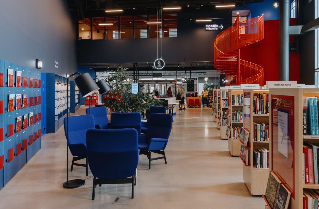 Rune & Berg Designin suunnittelema Herttoniemen Kirjasto sali
