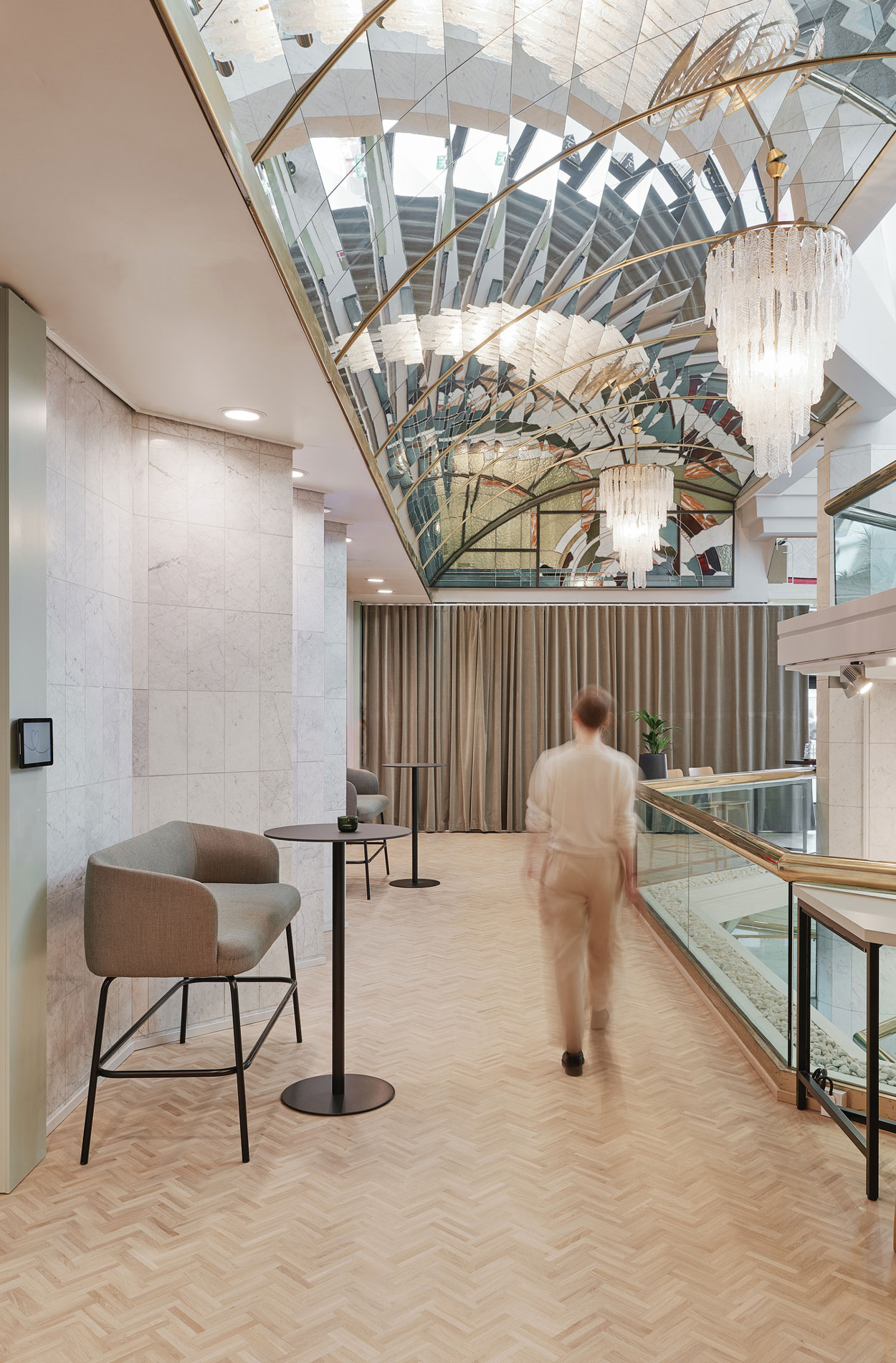 Rune & Berg Designin suunnittelema Hotel Ilves palveluympäristön käytävä