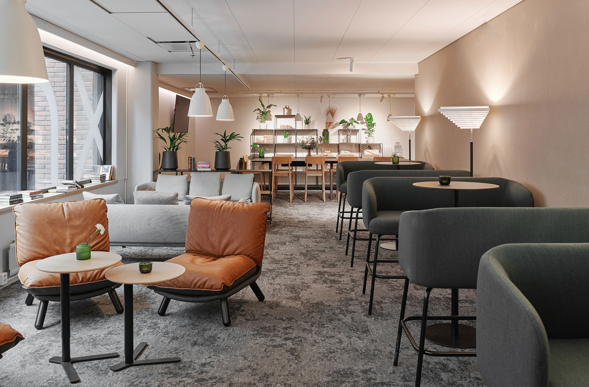 Rune & Berg Designin suunnittelema Hotel Ilves palveluympäristön oleskelutila