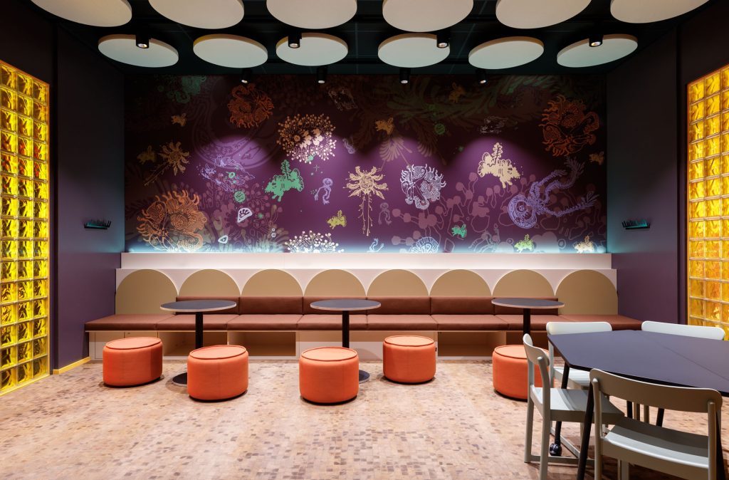 Rune & Berg Designin suunnittelema palkittu Kalasataman Kirjaston tunnelmallisuus