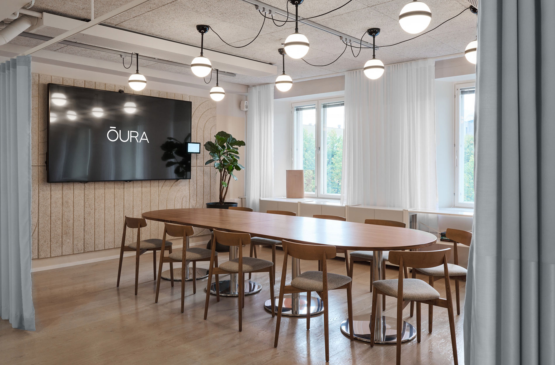 Rune & Berg Designin suunnittelema Ouran työympäristön aula