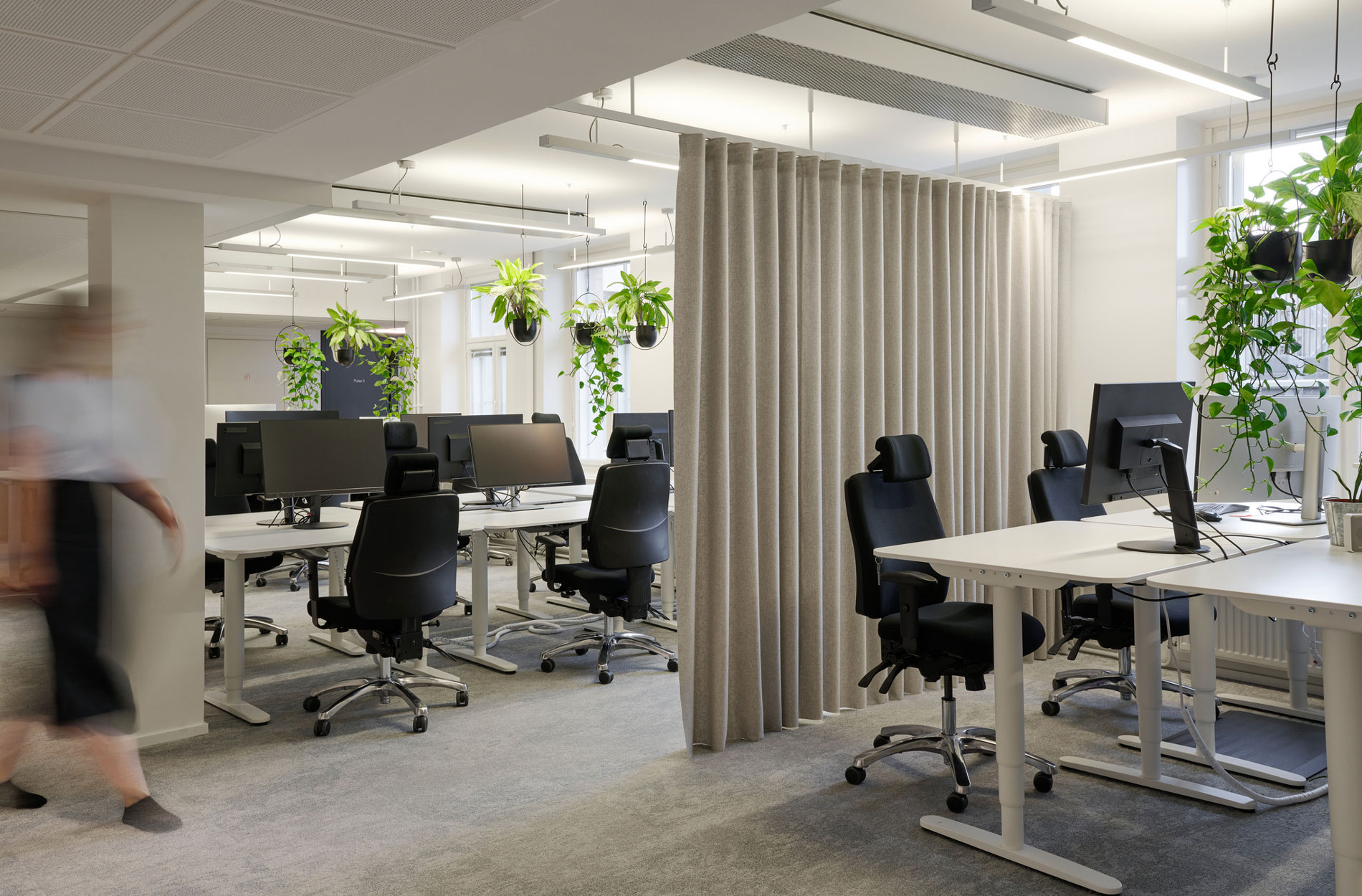 Rune & Berg Designin suunnittelema Ouran työympäristön työtila