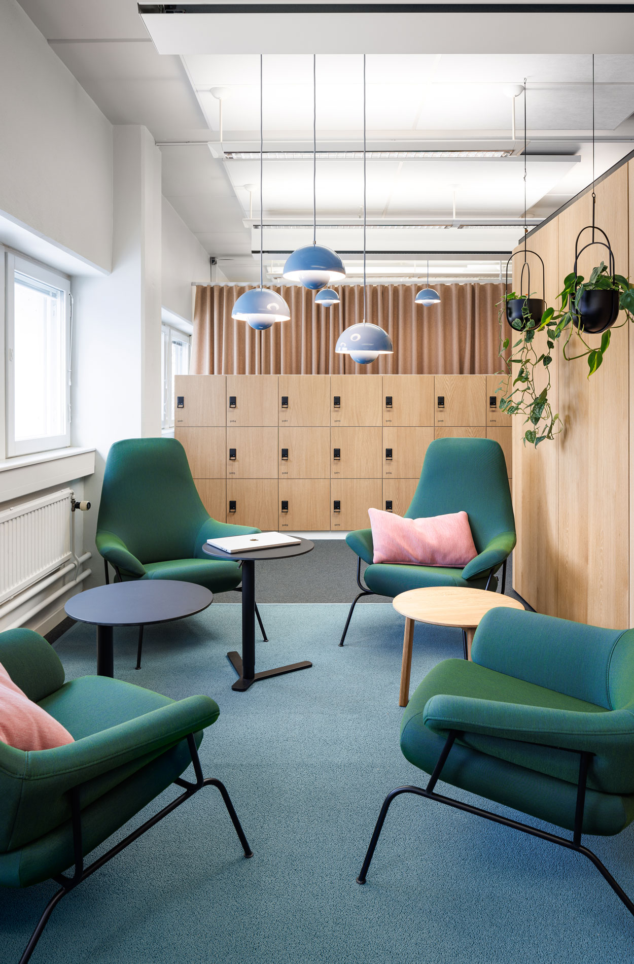 Rune & Berg Designin suunnittelema Relex työympäristön lounge