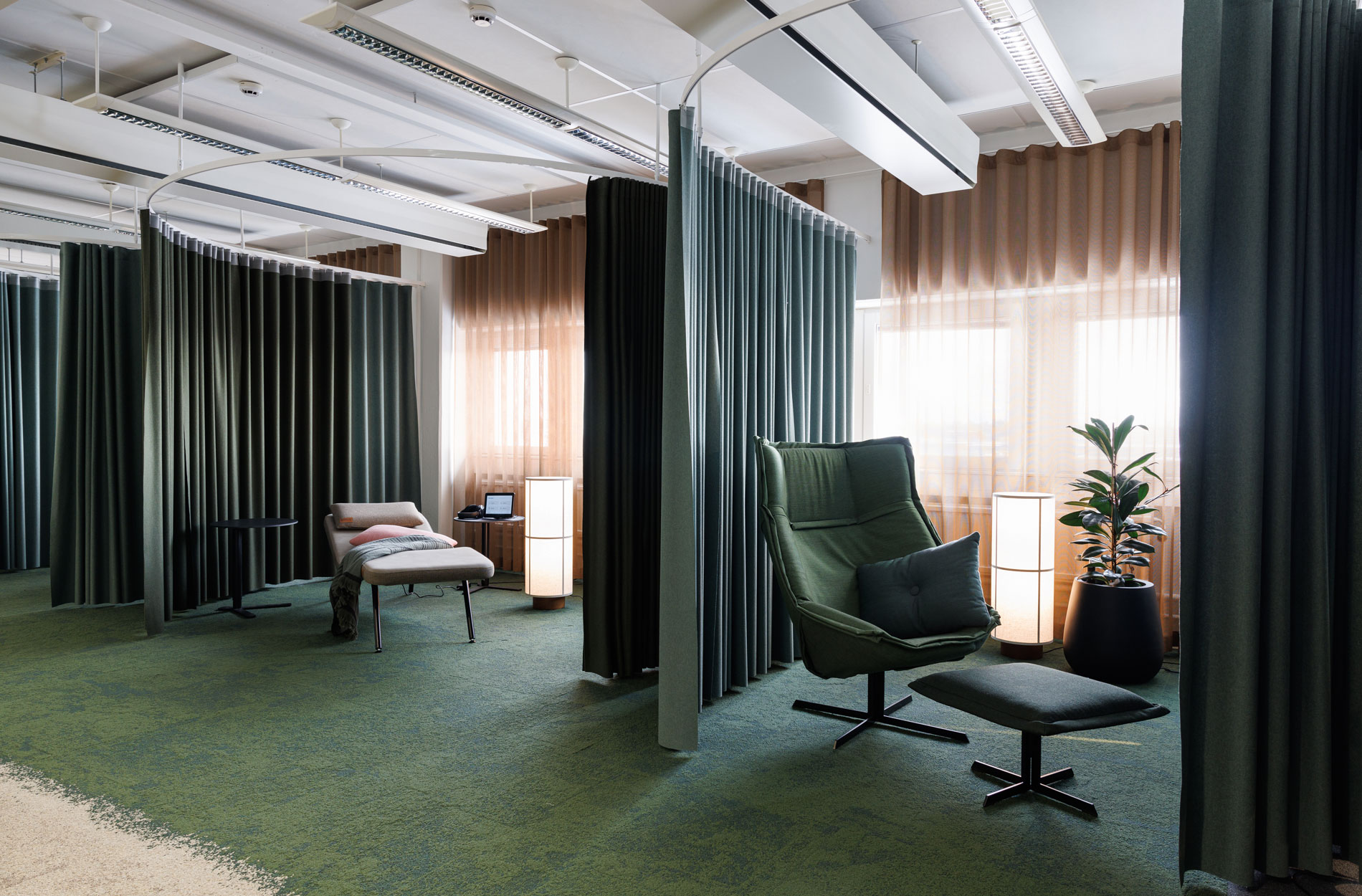 Rune & Berg Designin suunnittelema Relex työympäristön restoratiivinen tila
