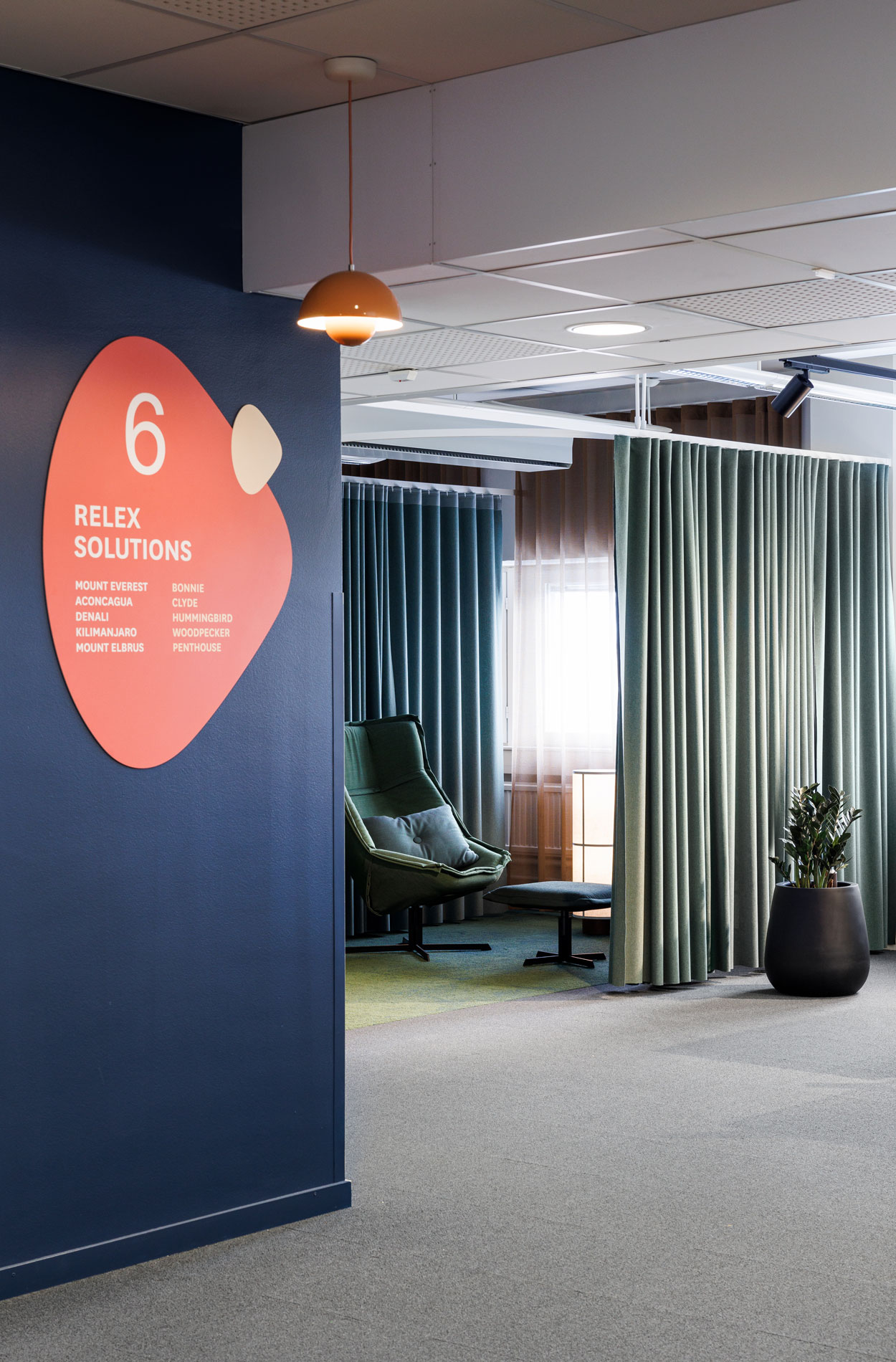 Rune & Berg Designin suunnittelema Relex työympäristön tilabrändäys