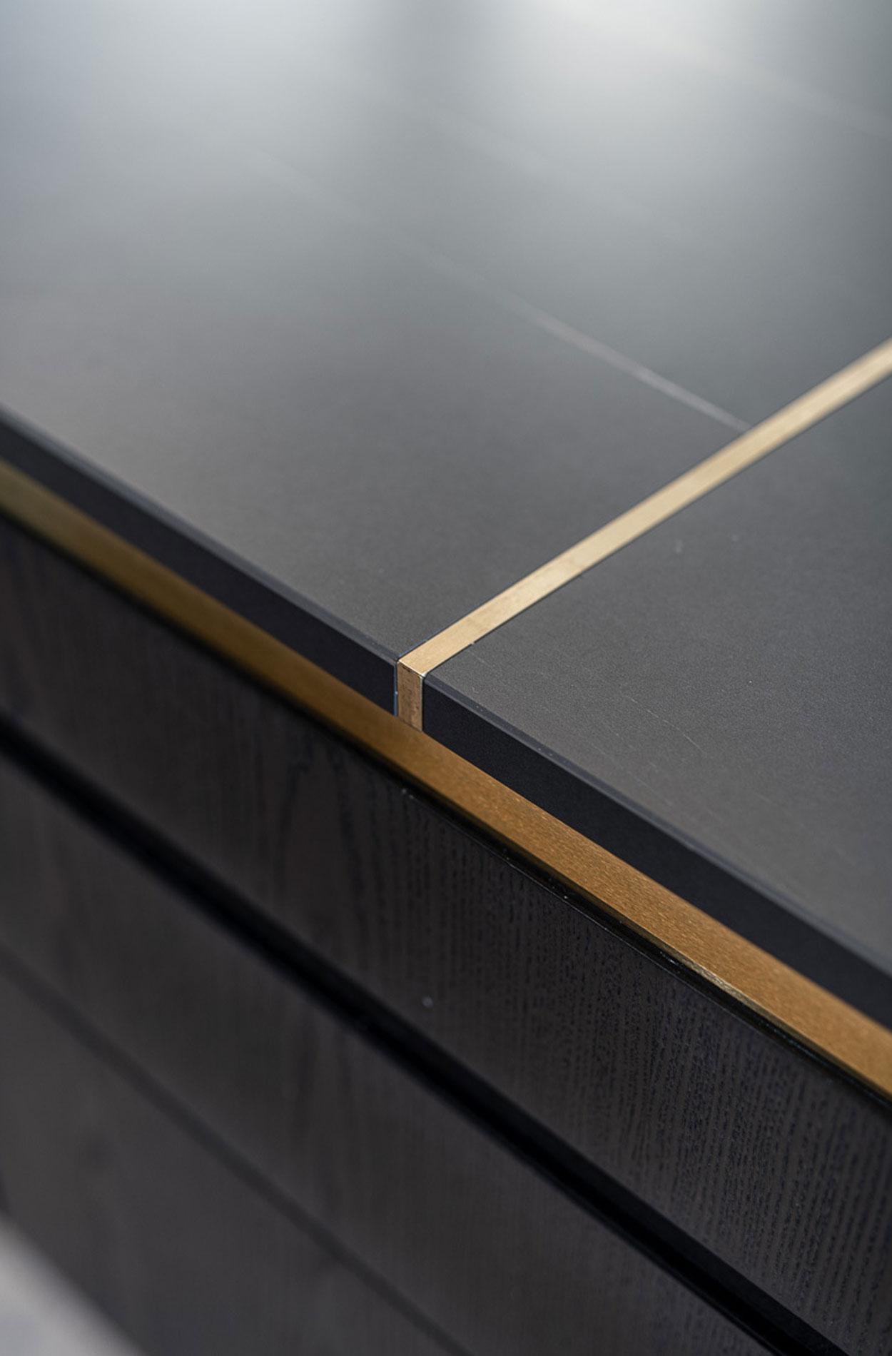 Rune & Berg Designin suunnittelema Rettig Group työympäristön kalusteyksityiskohta