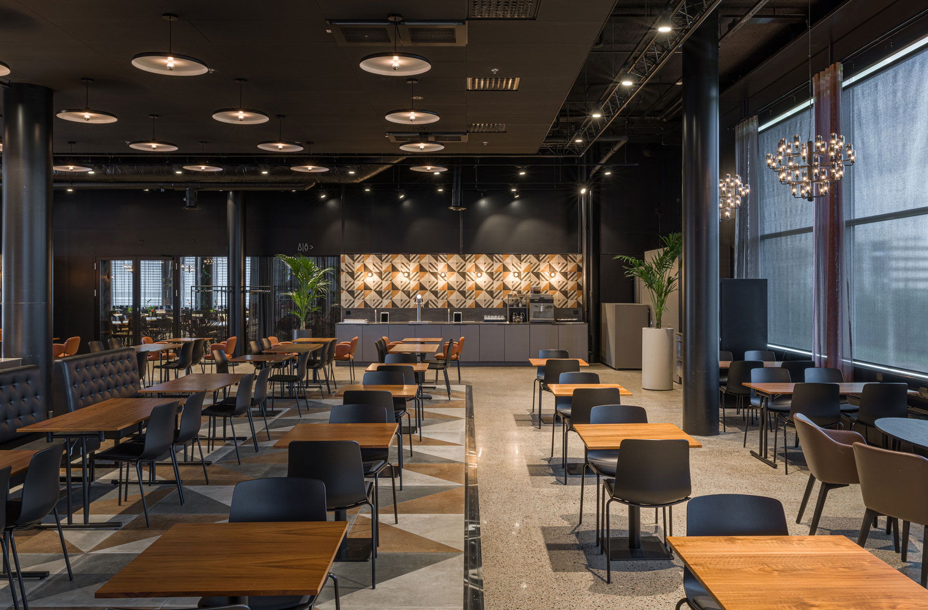 Rune & Berg Designin suunnittelema Sokos Hotel Flamingon ravintola