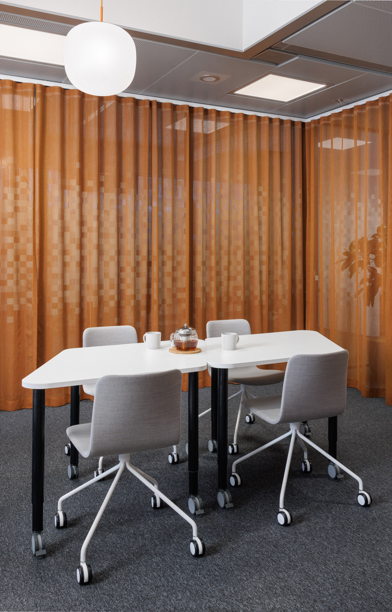 Rune & Berg Designin suunnittelema Vaisalan työympäristö