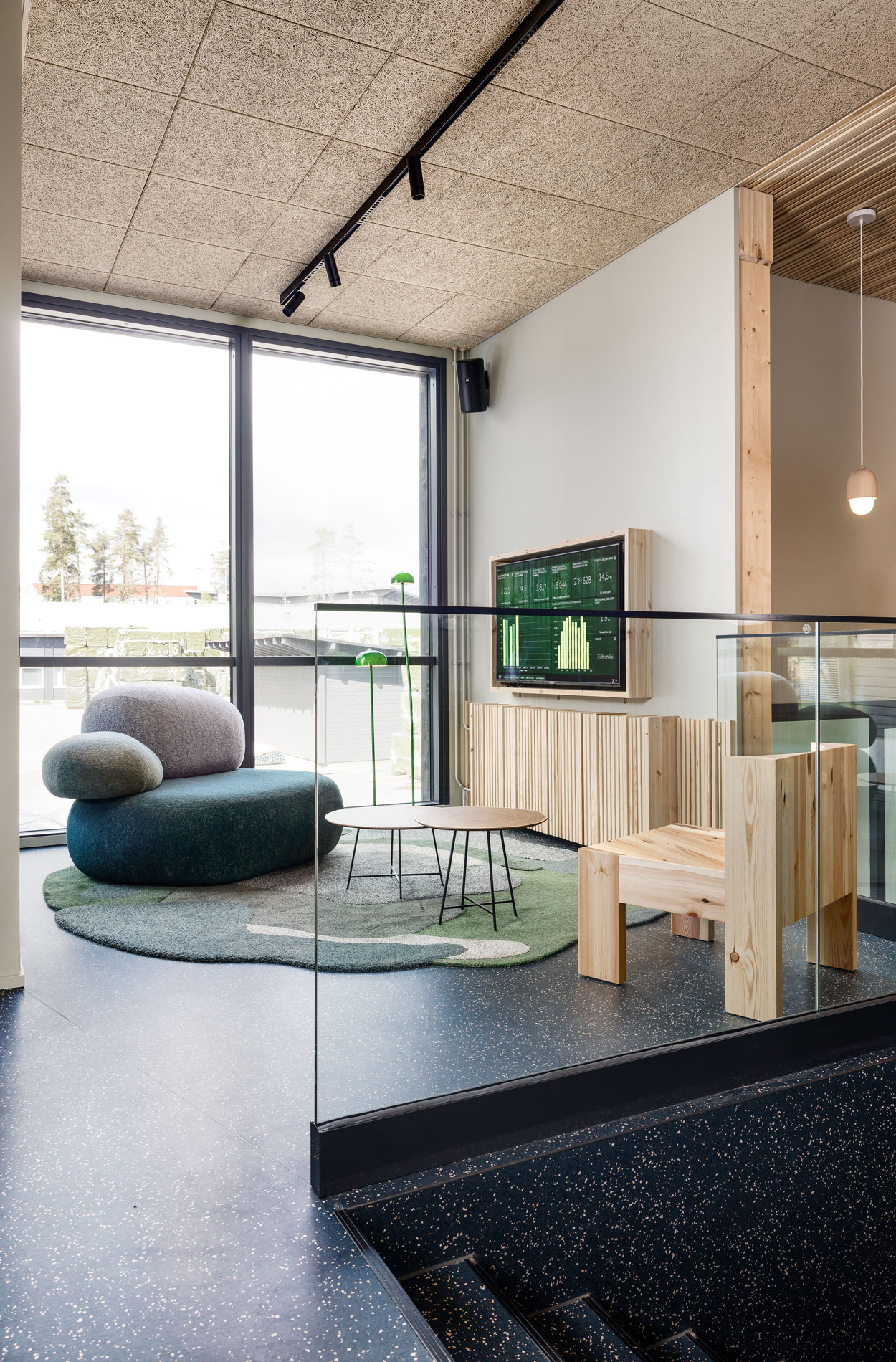 Rune & Berg Designin suunnittelema Versowood työympäristön lounge