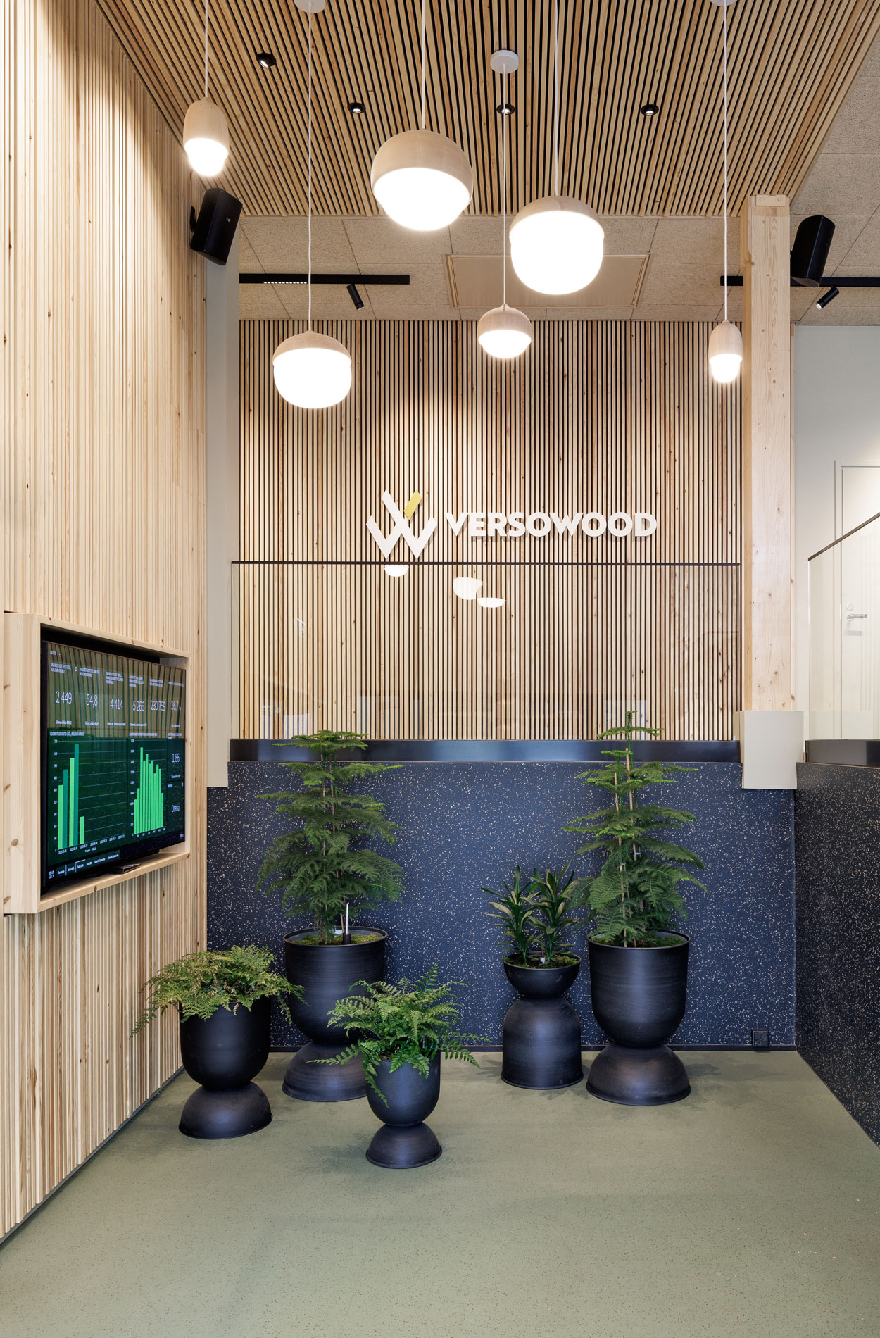 Rune & Berg Designin suunnittelema Versowood työympäristön sisäänkäynti