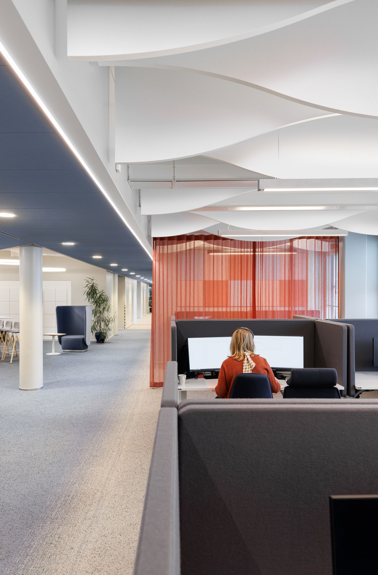 Rune & Berg Designin suunnittelema Saint-Gobain työympäristön hiljaisen työn alue