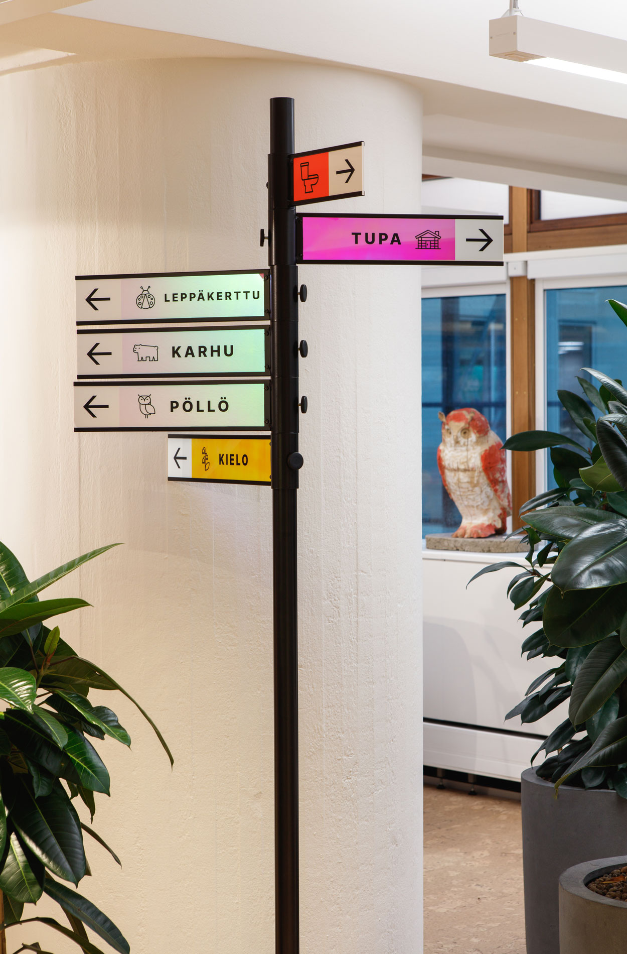 Rune & Berg Designin suunnittelema UNITY Helsingin toimistotilat opastesuunnittelu