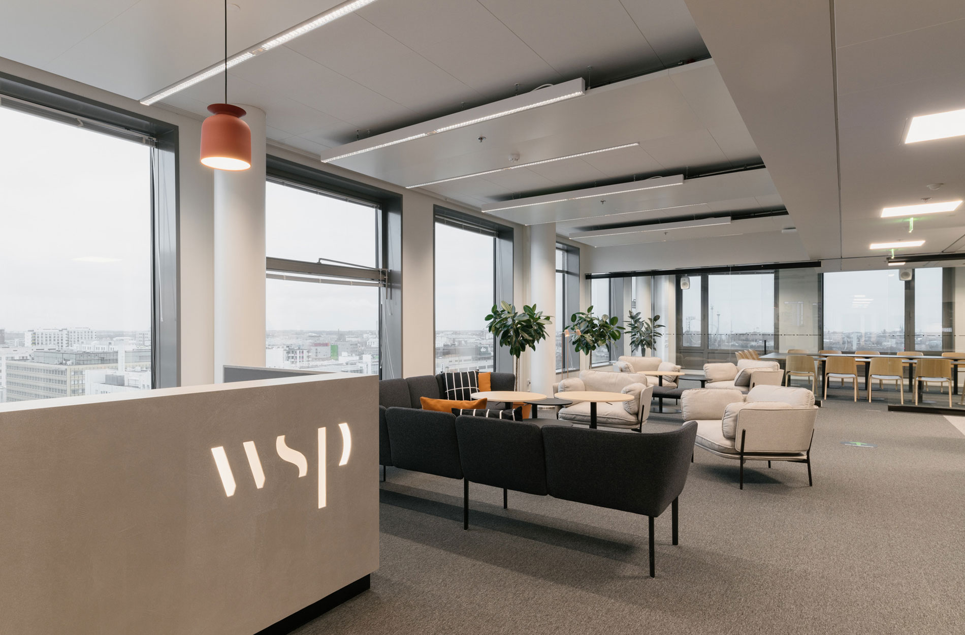 Rune & Berg Designin suunnittelema WSP työympäristön avoin työtila