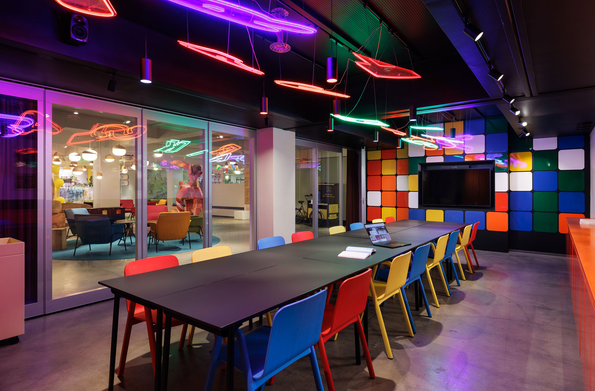 Rune & Berg Designin suunnittelemat Helsingin Kaupunginmuseon asiakasilat.