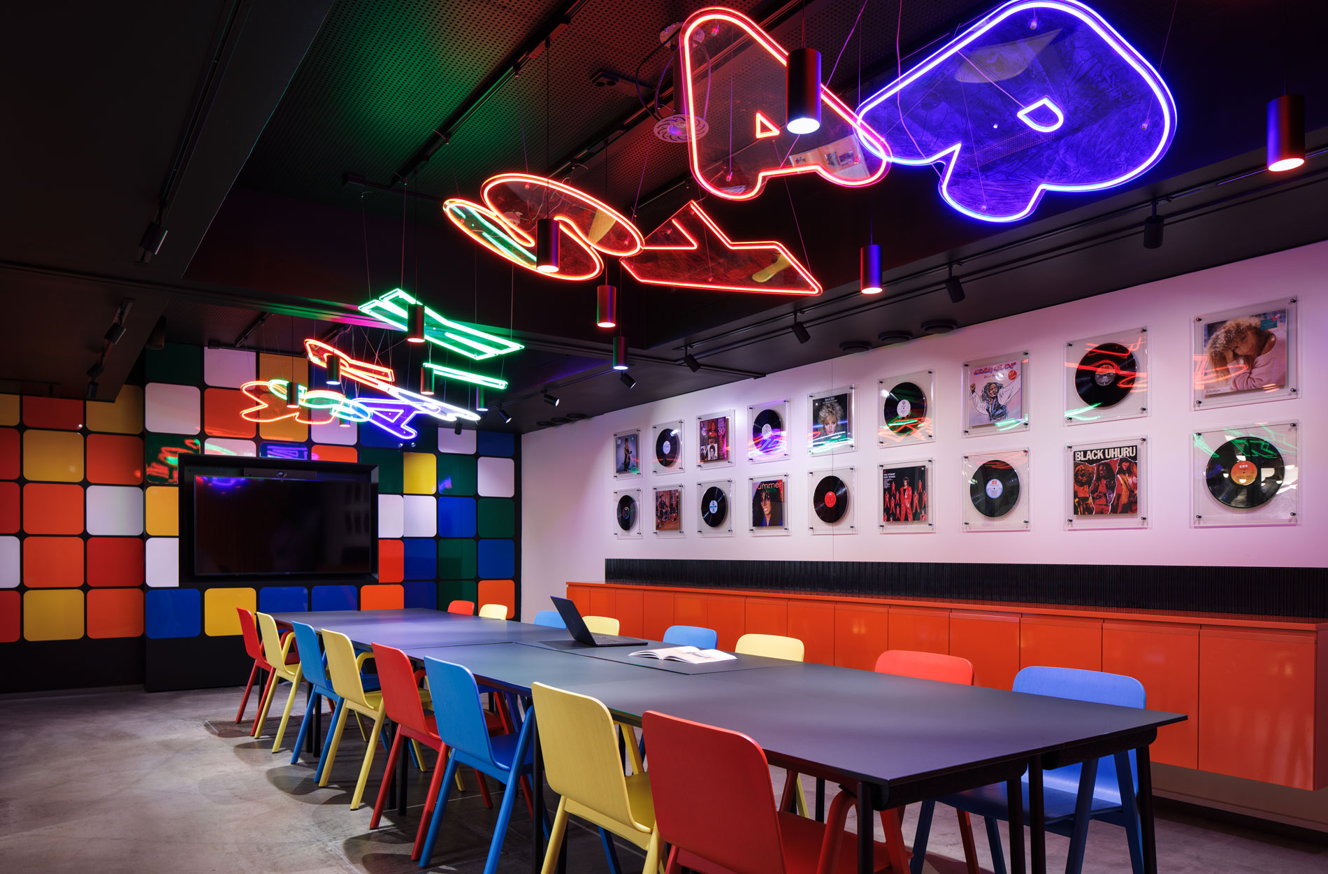 Rune & Berg Designin suunnittelemat Helsingin Kaupunginmuseon asiakasilat.