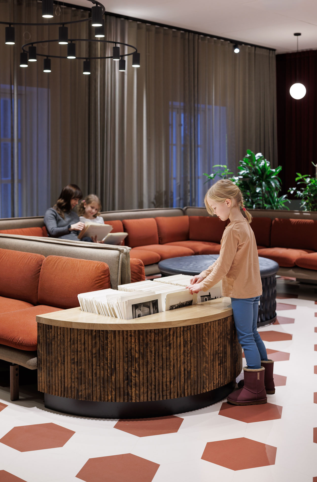 Rune & Berg Designin suunnittelemat Helsingin Kaupunginmuseon asiakasilat.